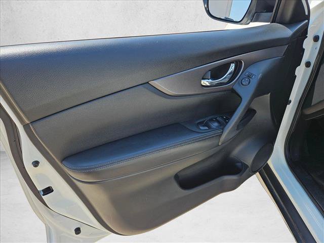 Used 2016 Nissan Rogue S FWD image 13