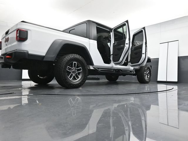 Used 2024 Jeep Gladiator Mojave w/ Technology Group AWD/4WD image 36