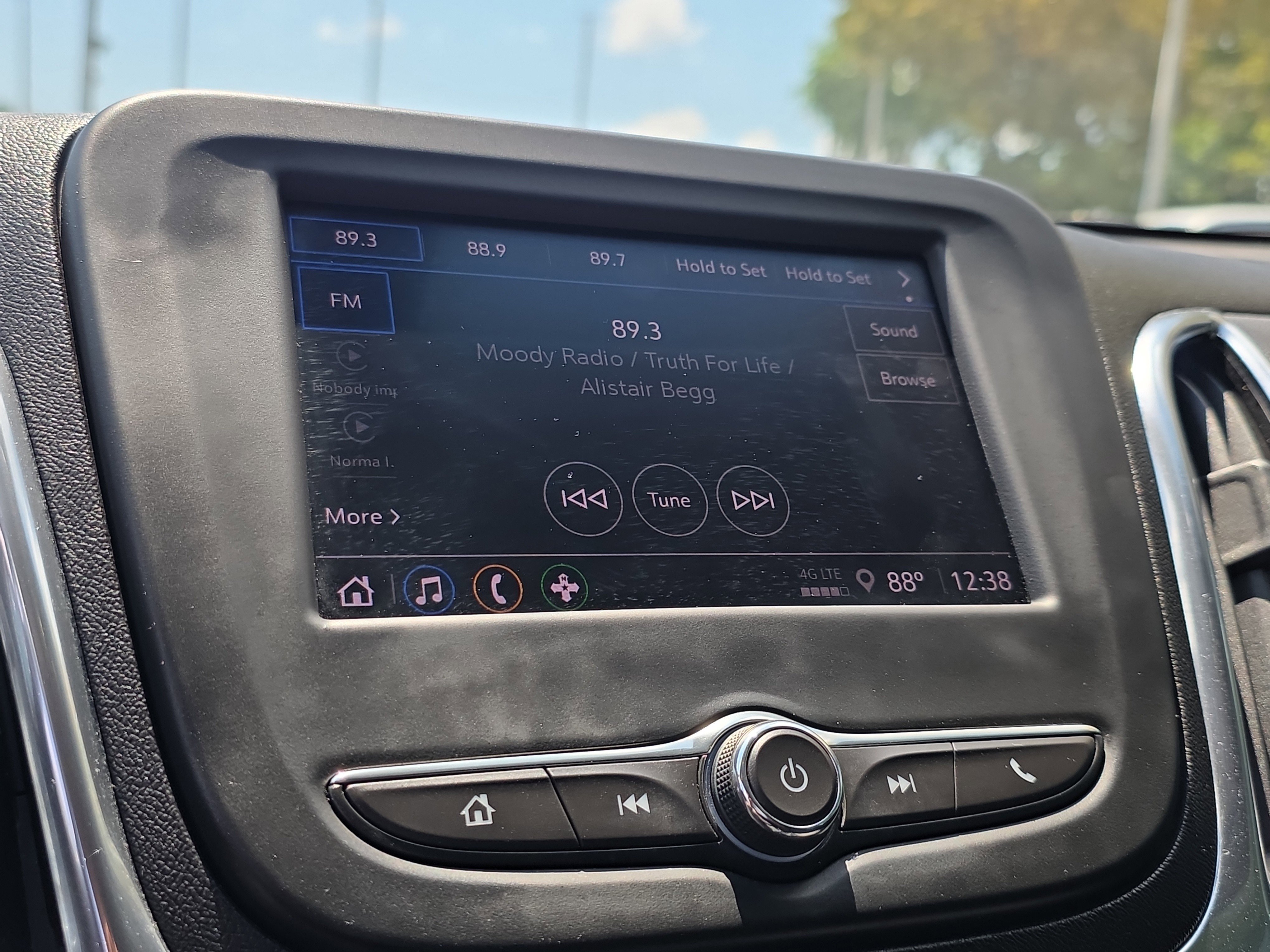 Used 2024 Chevrolet Equinox LT FWD image 32