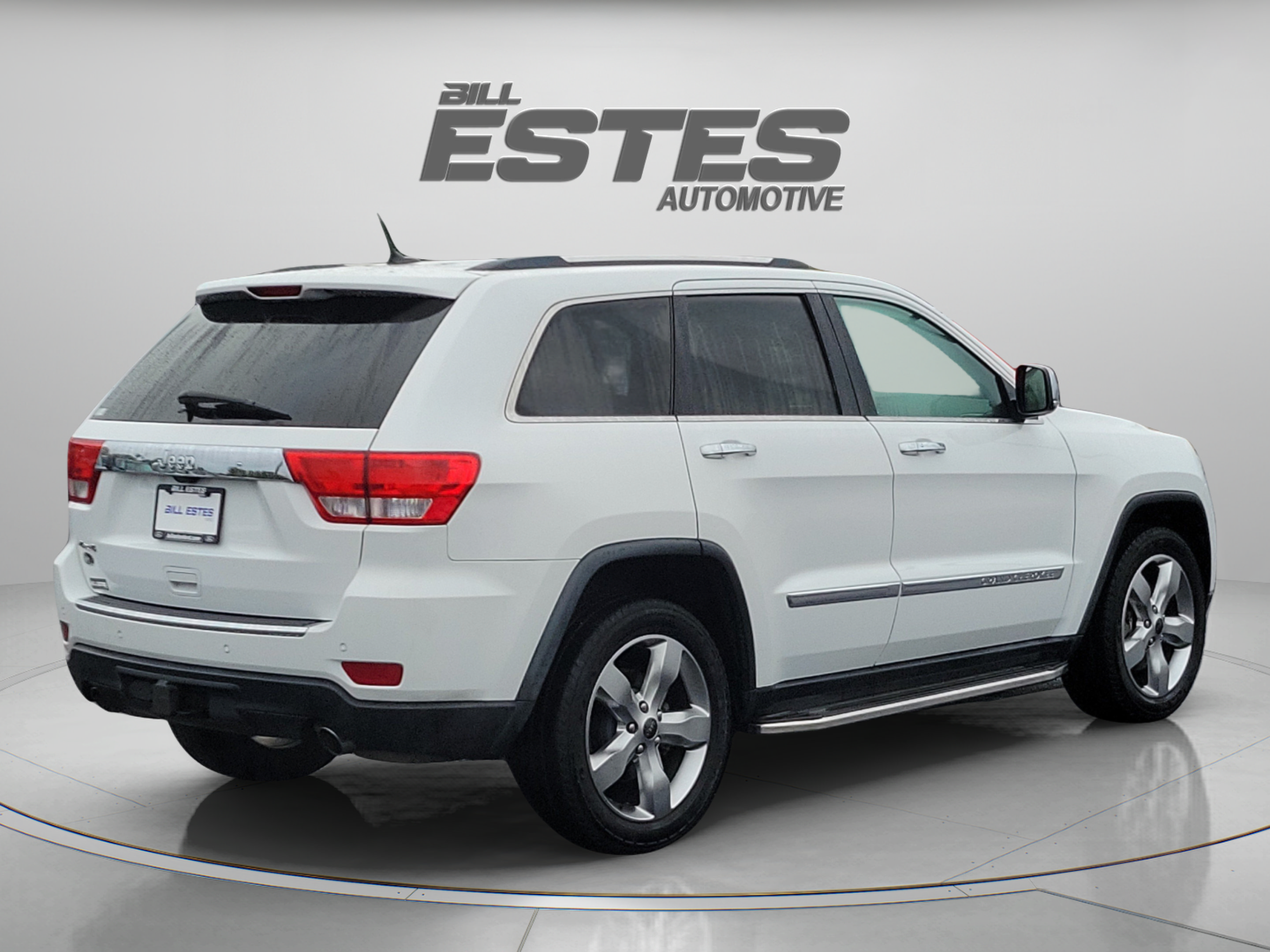 Used 2013 Jeep Grand Cherokee Overland AWD/4WD image 4
