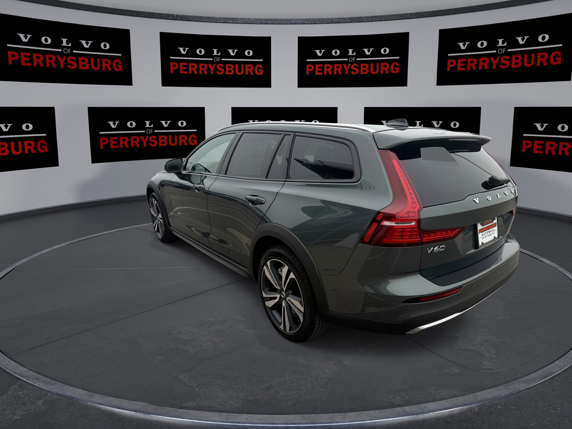 New 2026 Volvo V60 B5 Cross Country Plus w/ Climate Package image 6