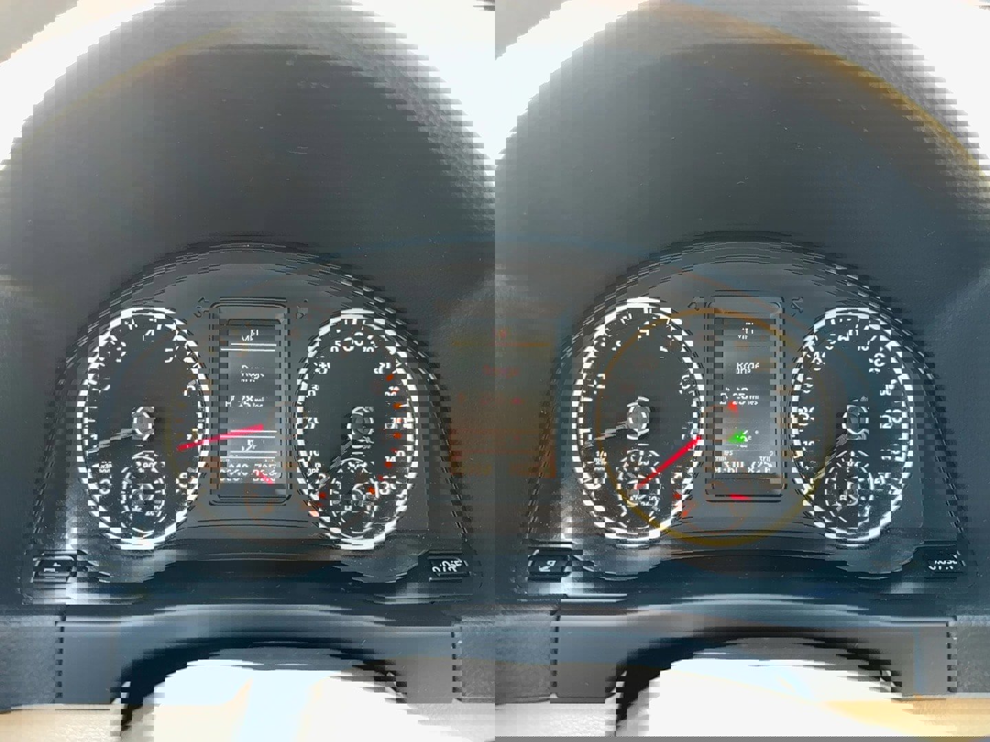 Used 2011 Volkswagen Tiguan SE image 20