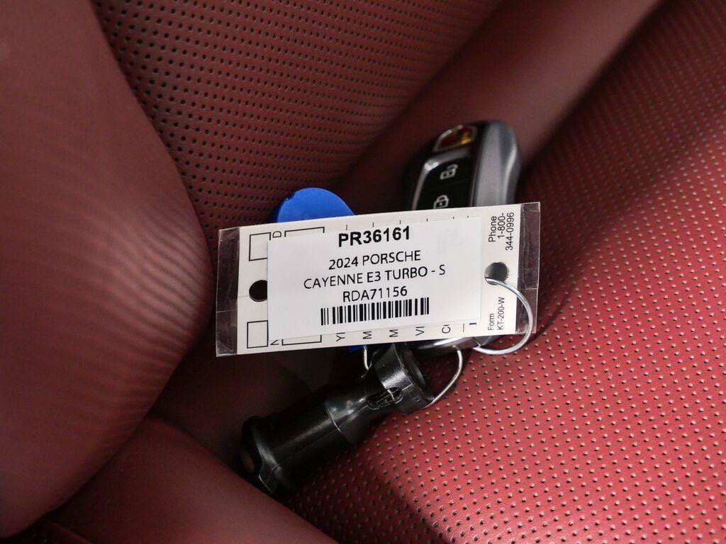 Certified 2024 Porsche Cayenne Turbo AWD/4WD image 40