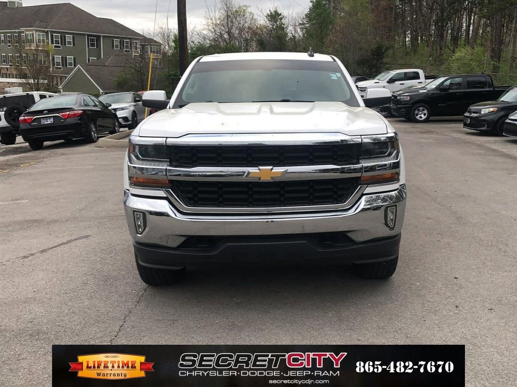 Used 2018 Chevrolet Silverado 1500 LT w/ LT Eassist Package image 2
