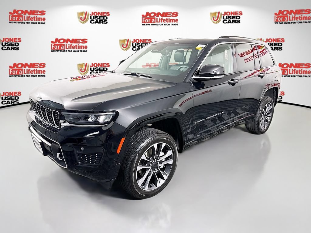 Used 2023 Jeep Grand Cherokee Overland w/ Luxury Tech Group IV AWD/4WD image 16