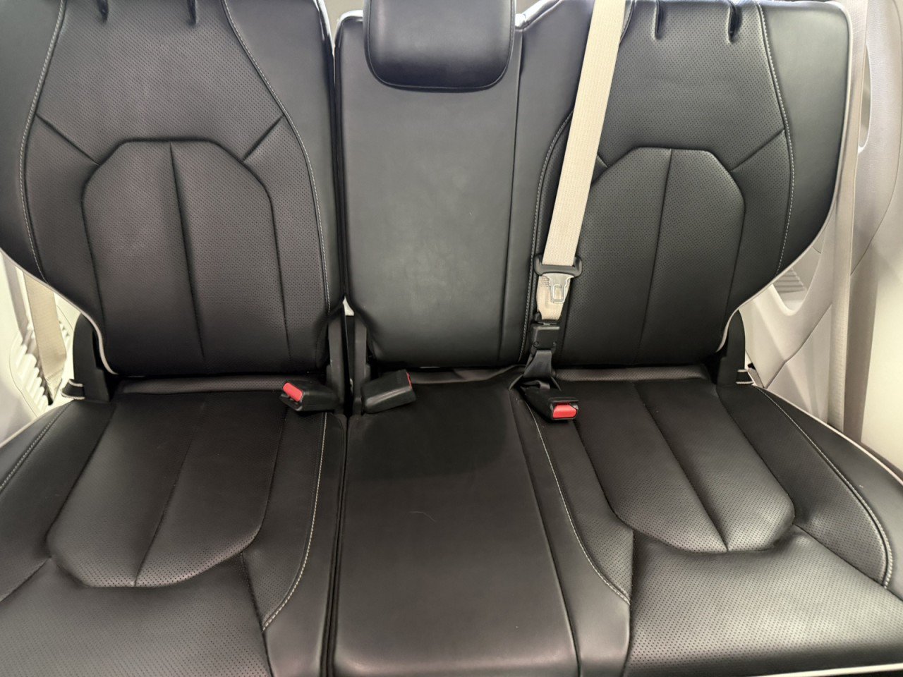 Used 2024 Chrysler Pacifica Limited FWD image 15