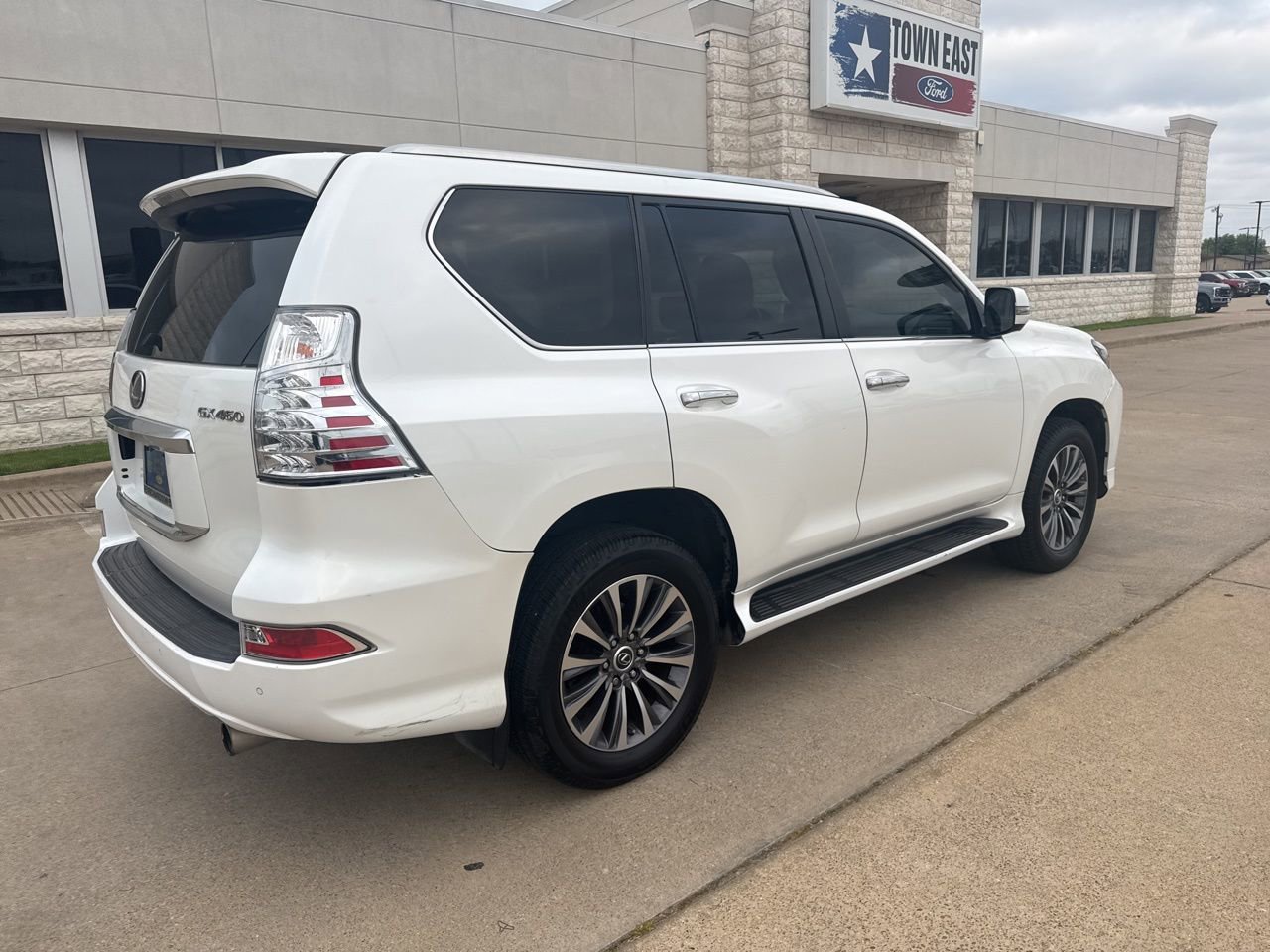 Used 2022 Lexus GX 460 Luxury w/ Off Road Package image 5