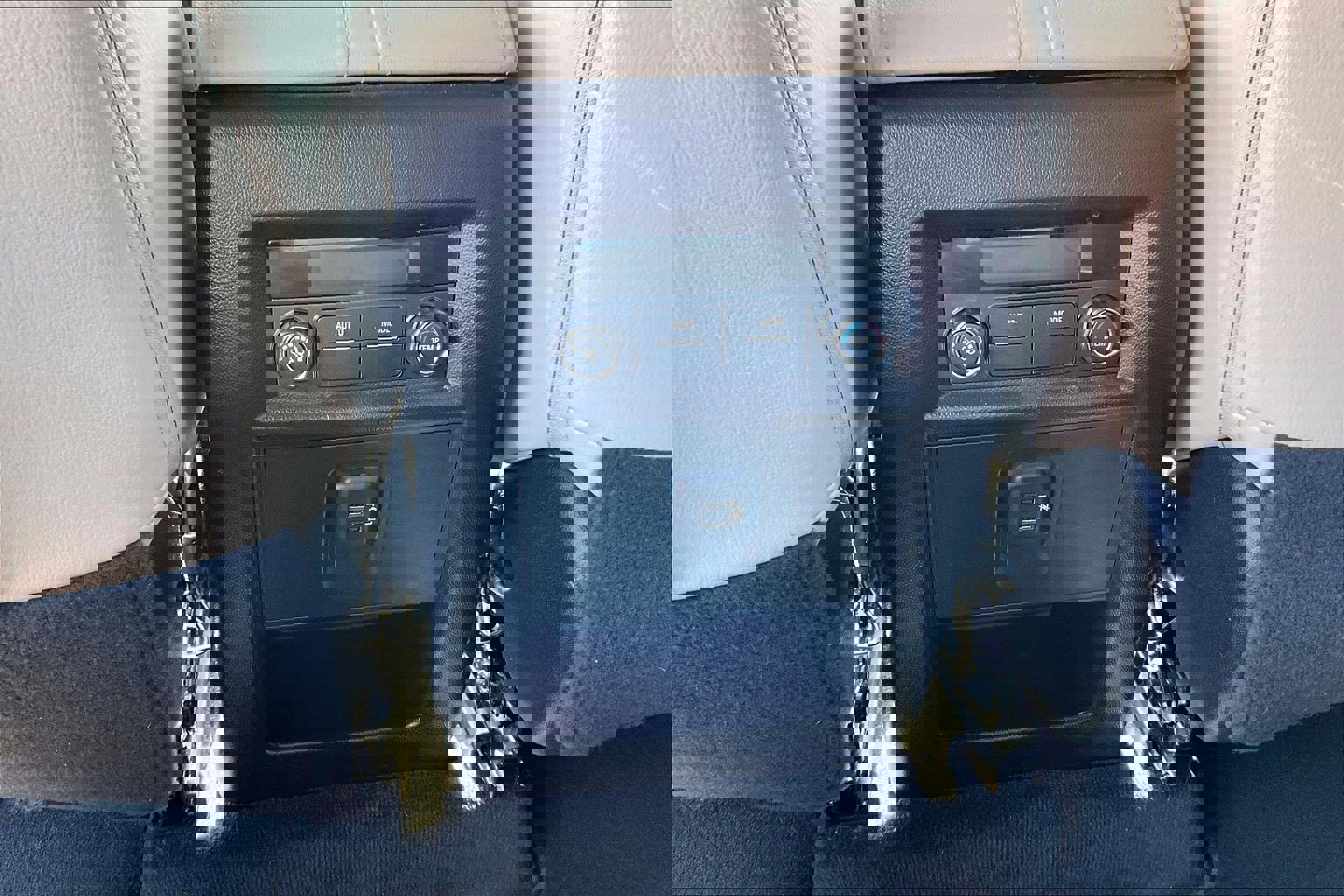 Used 2022 Chevrolet Traverse LS FWD image 34