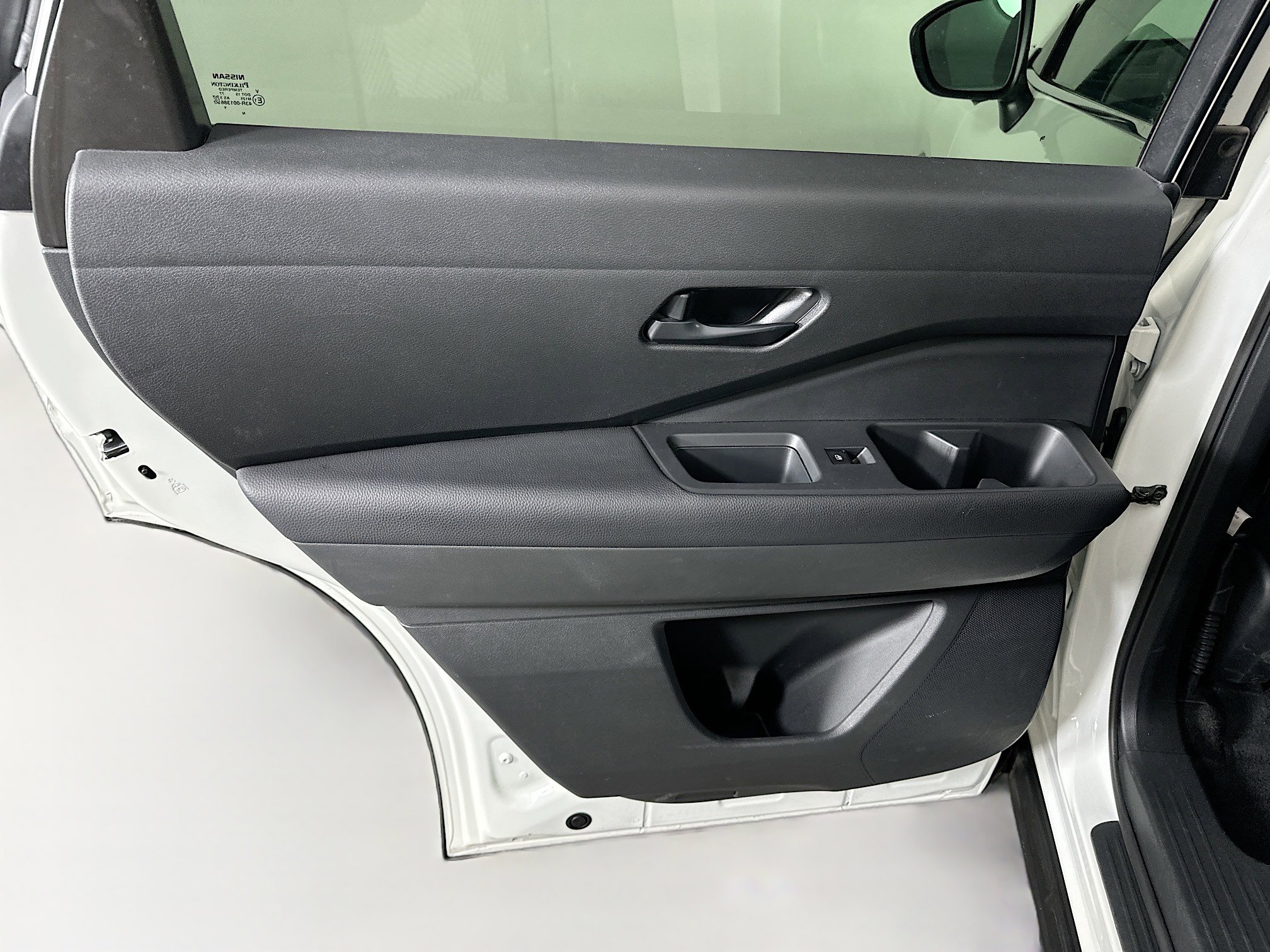 Used 2025 Nissan Pathfinder S image 25