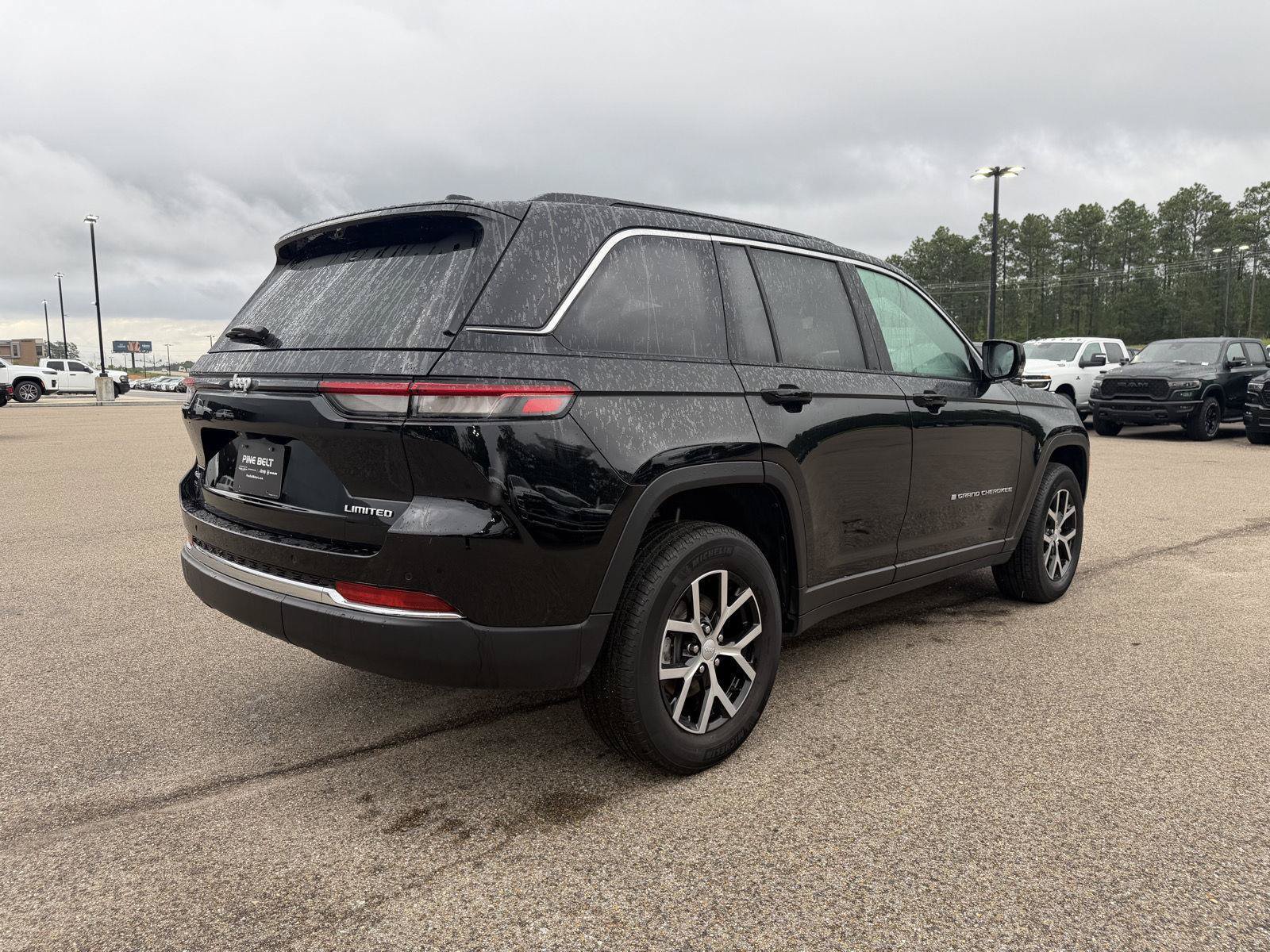Certified 2024 Jeep Grand Cherokee Limited w/ Luxury Tech Group II AWD/4WD image 6