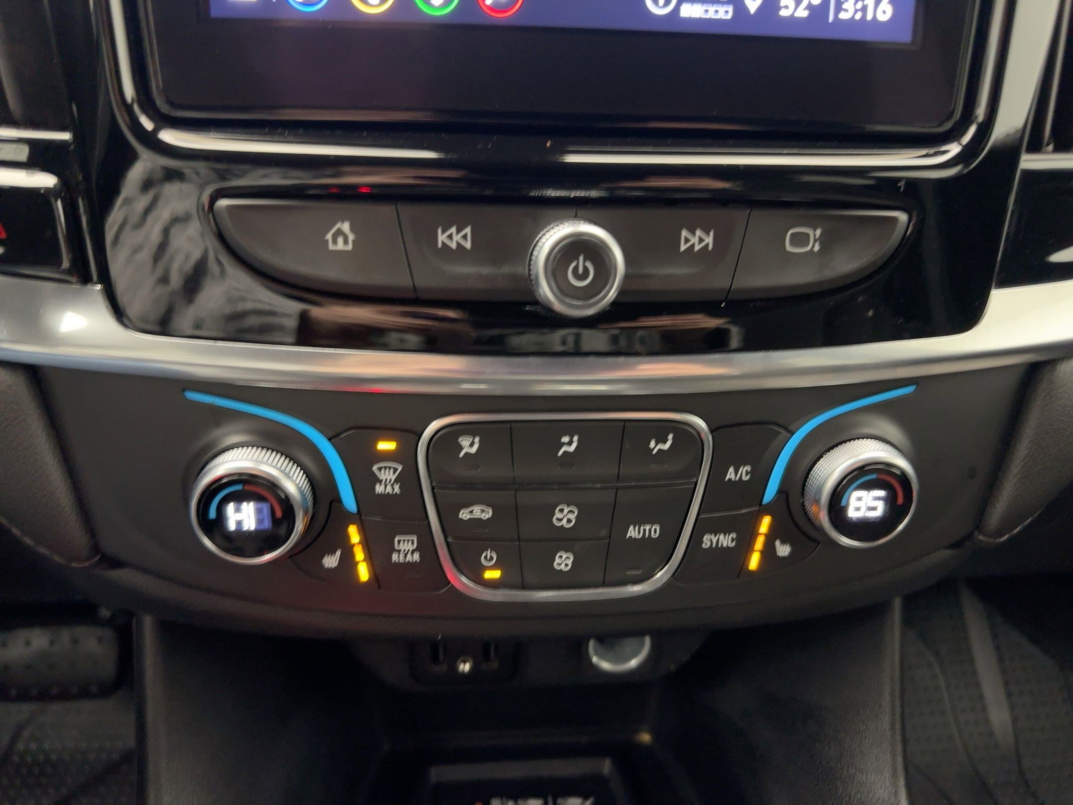 Certified 2022 Chevrolet Traverse LT w/ Midnight/Sport Edition image 18