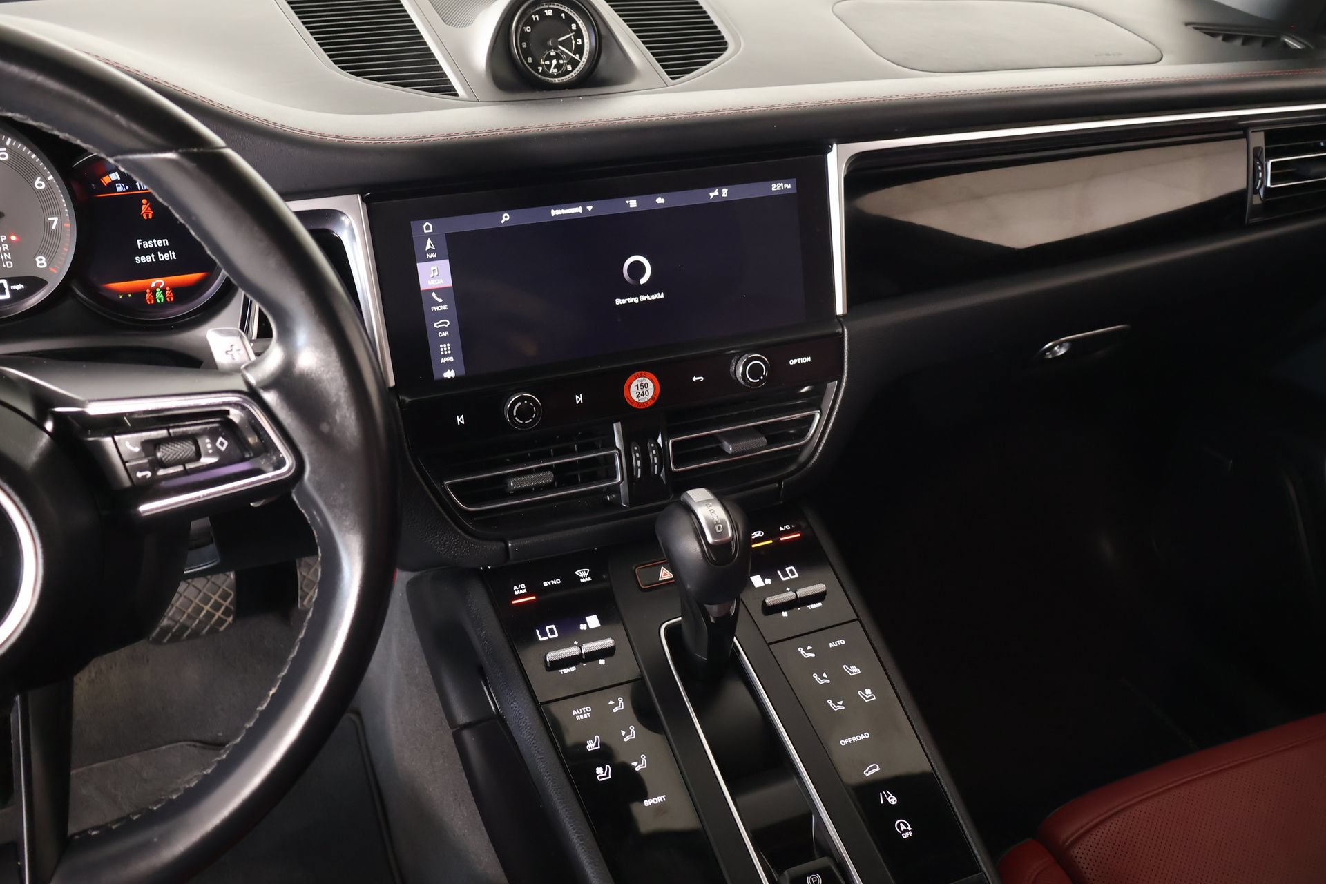 Used 2022 Porsche Macan AWD/4WD image 5