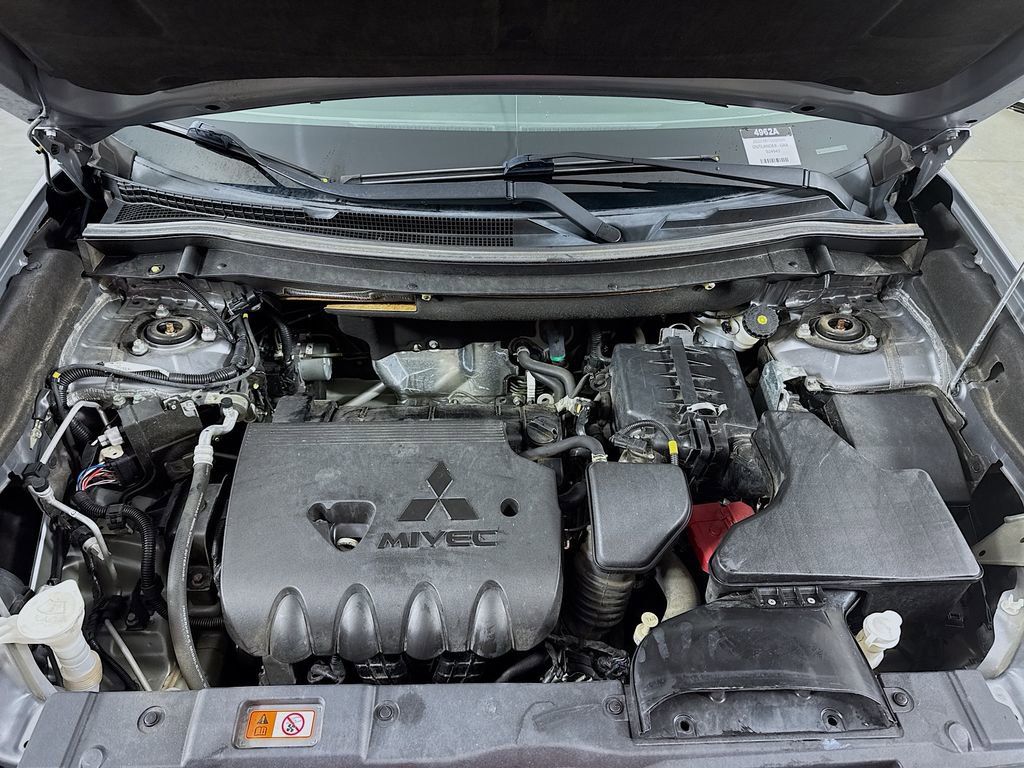 Used 2020 Mitsubishi Outlander SEL image 32