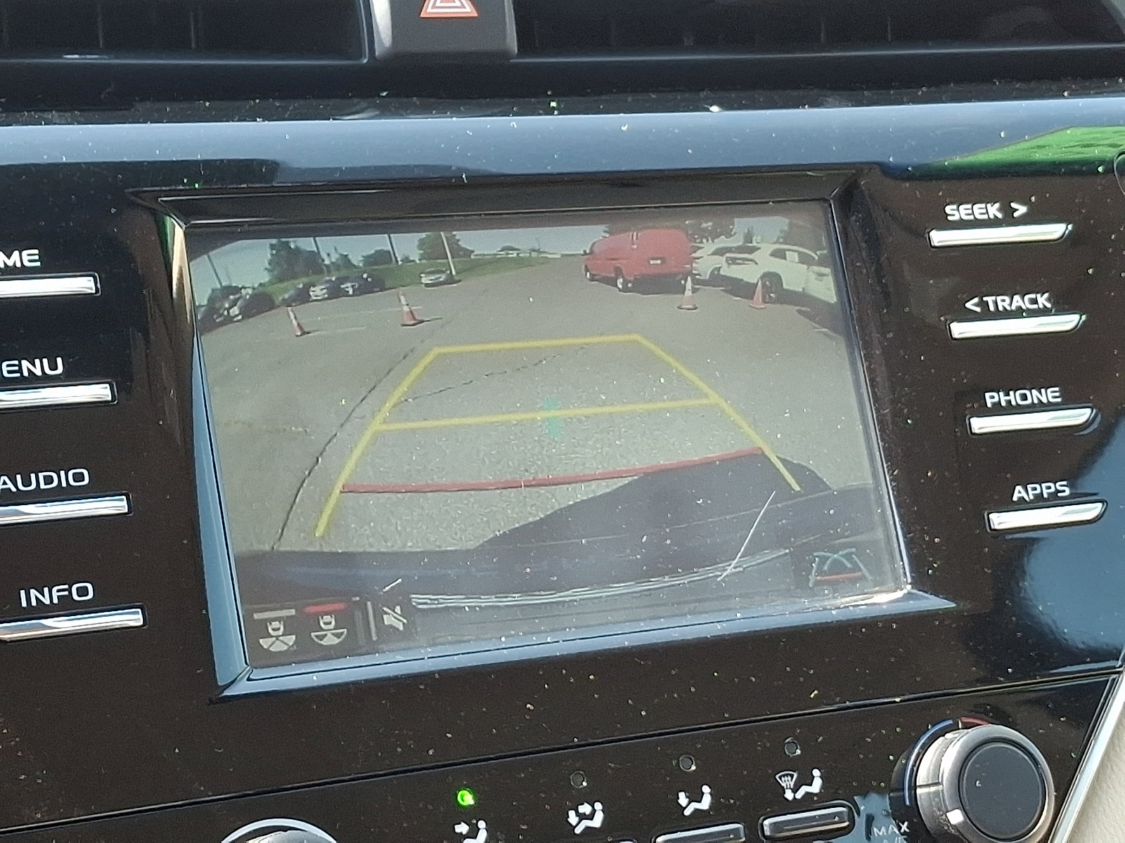 Used 2018 Toyota Camry LE w/ Convenience Package FWD image 18