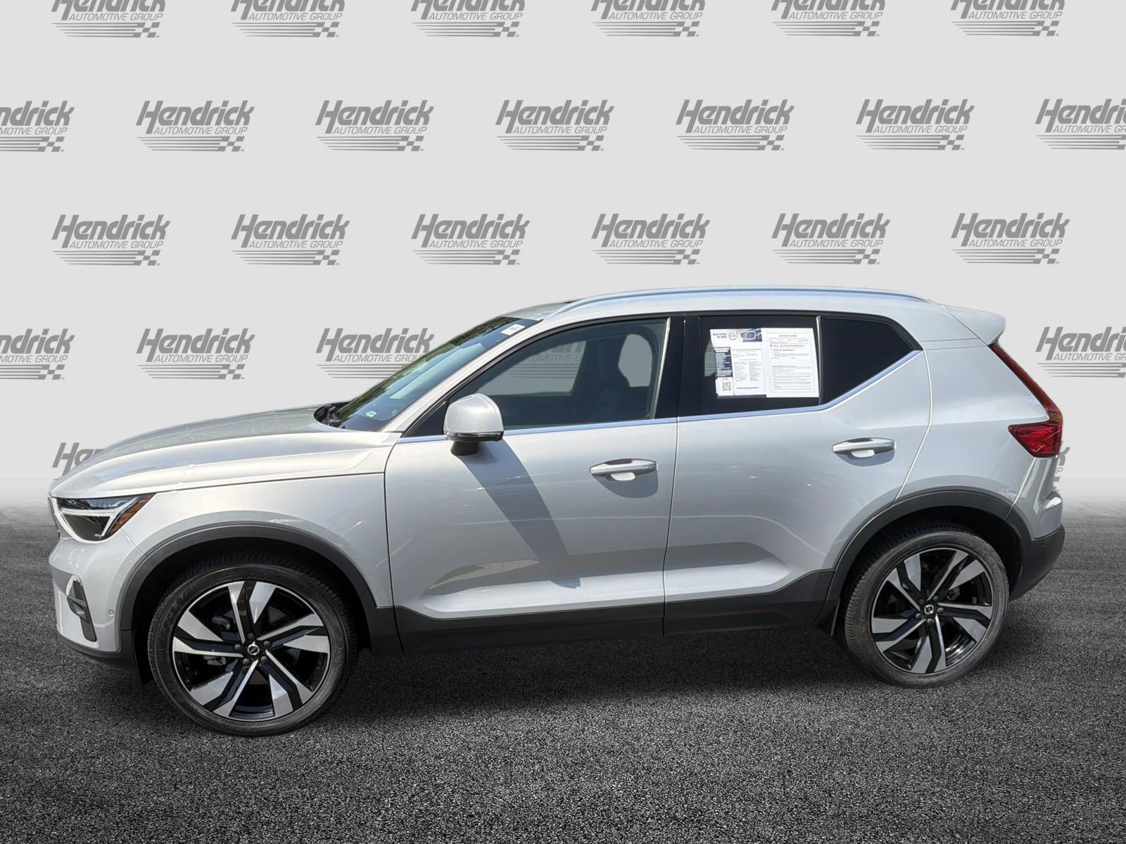 Certified 2023 Volvo XC40 B5 Ultimate w/ Protection Package Premier AWD/4WD image 7