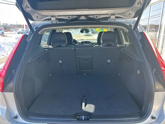 Certified 2025 Volvo XC40 B5 Plus image 10