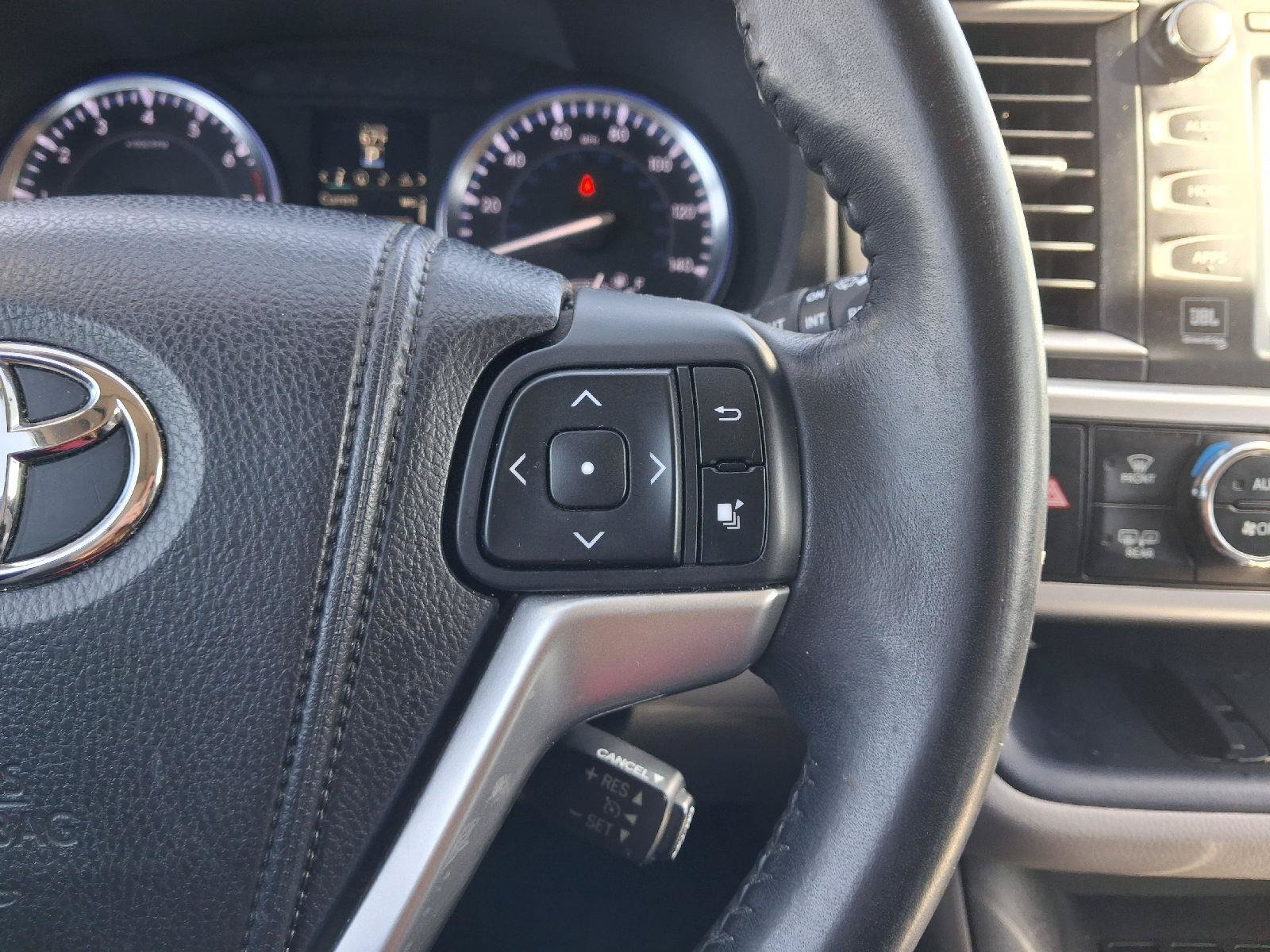 Used 2014 Toyota Highlander Limited FWD image 35
