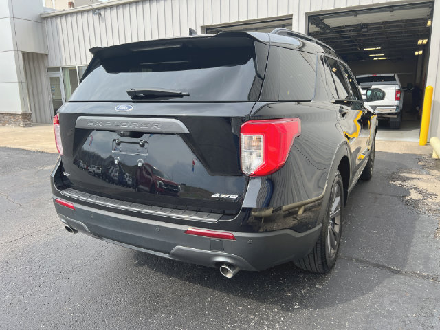 Used 2023 Ford Explorer XLT w/ Equipment Group 202A AWD/4WD image 9