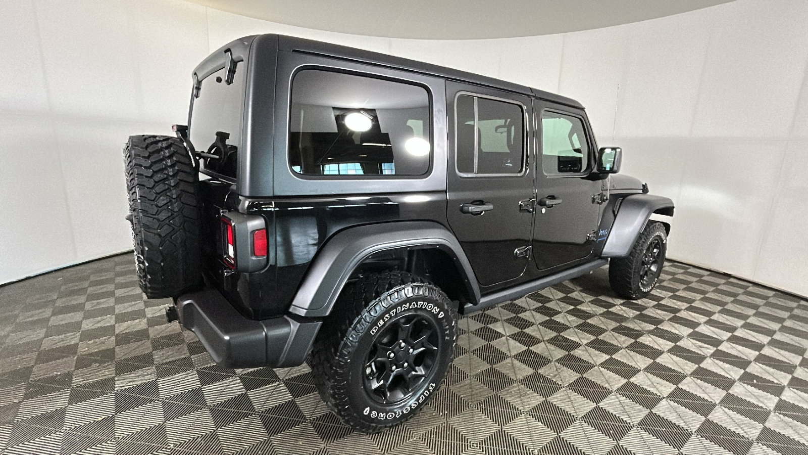 Used 2023 Jeep Wrangler Unlimited w/ Cold Weather Group AWD/4WD image 3