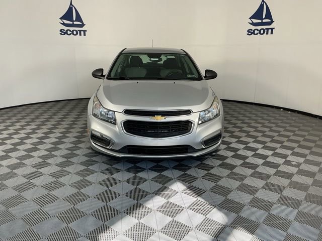 Used 2015 Chevrolet Cruze L FWD image 2