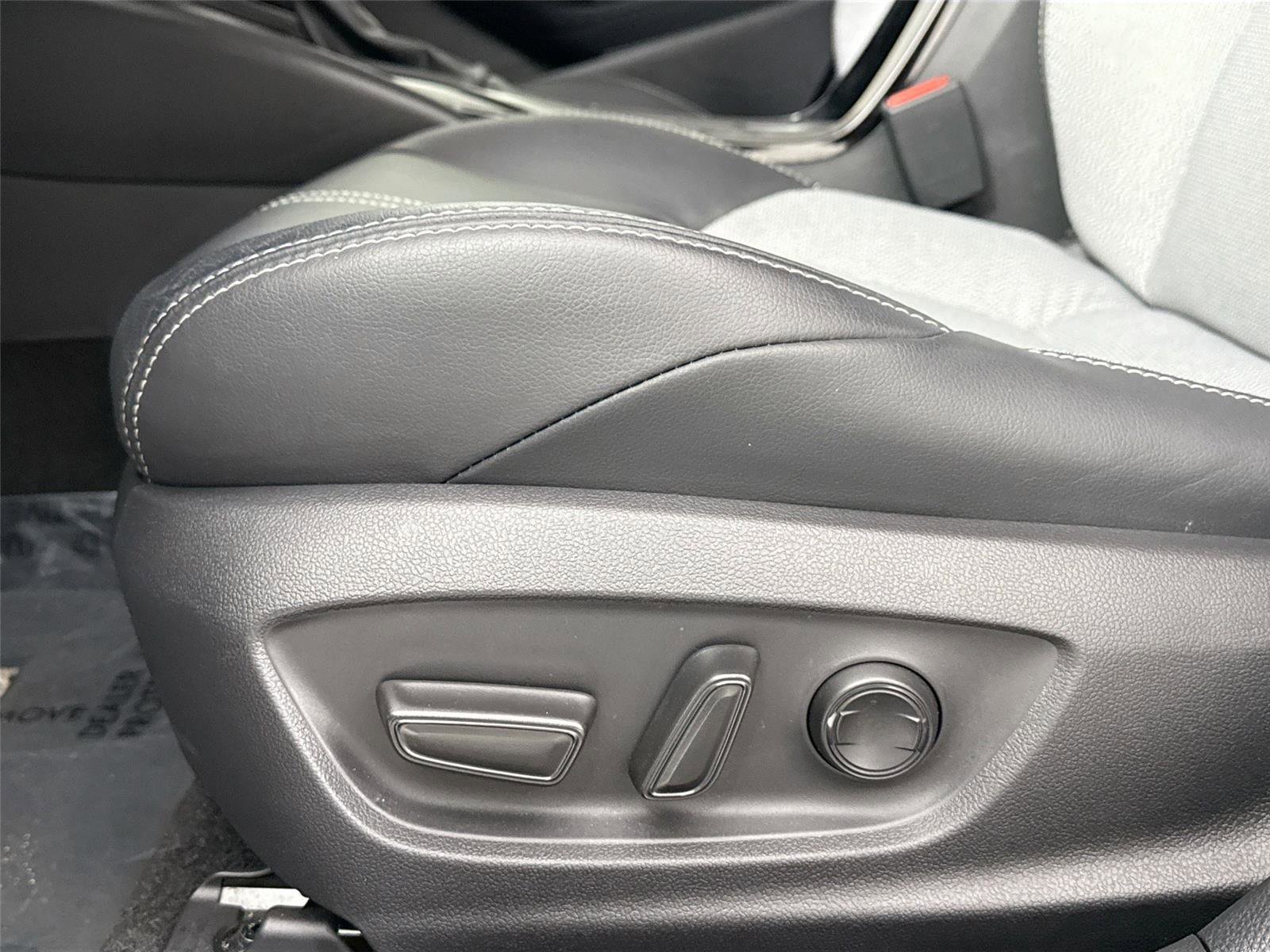 Certified 2025 Toyota Corolla XSE FWD image 29