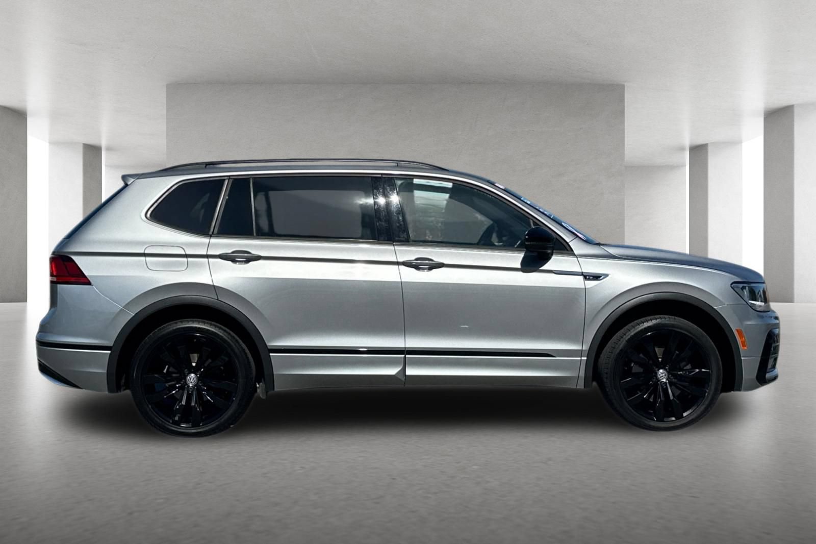 Used 2021 Volkswagen Tiguan SE R-Line AWD/4WD image 3