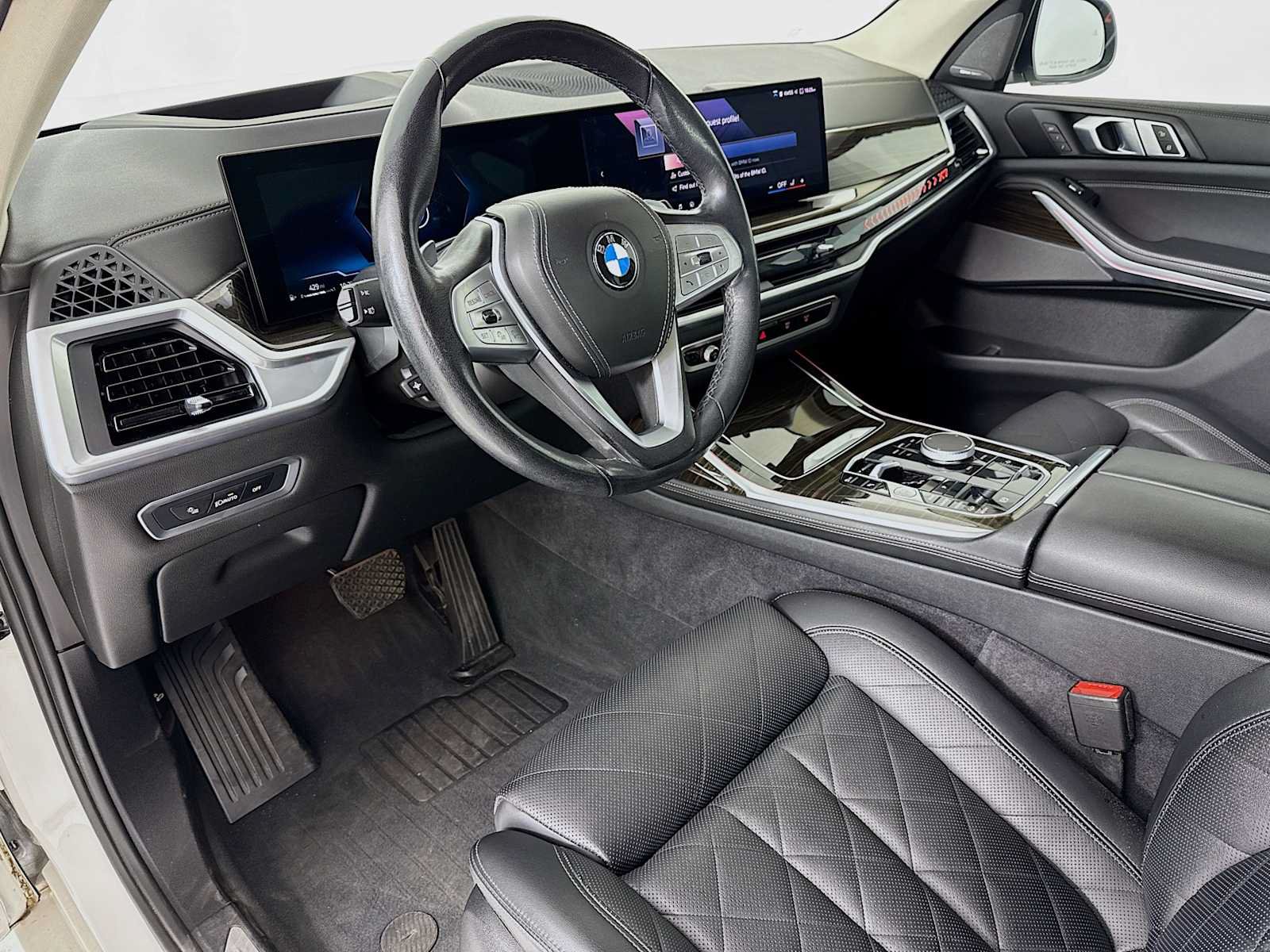 Used 2024 BMW X7 xDrive40i w/ Premium Package AWD/4WD image 4