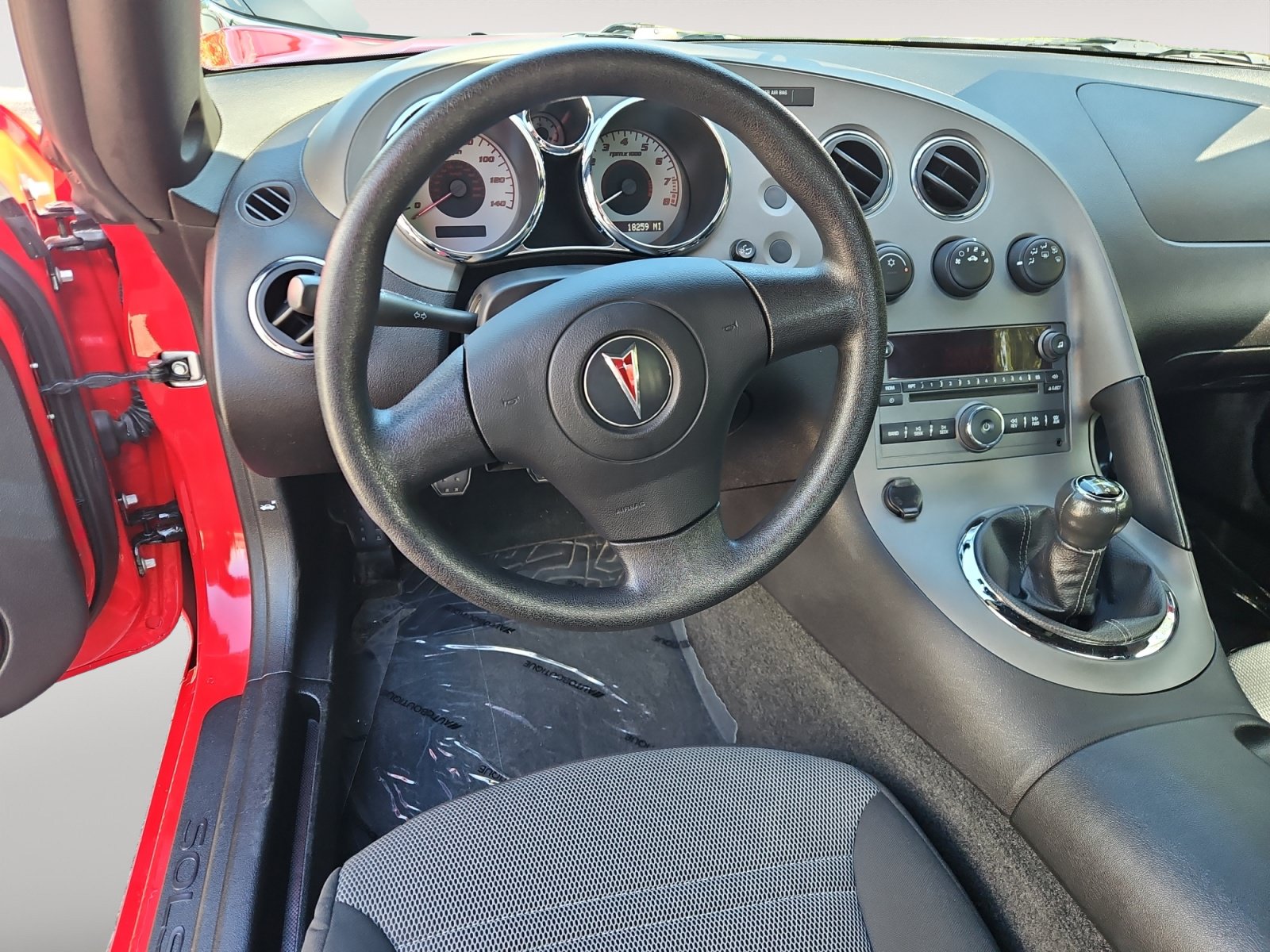 Used 2007 Pontiac Solstice Convertible RWD image 10