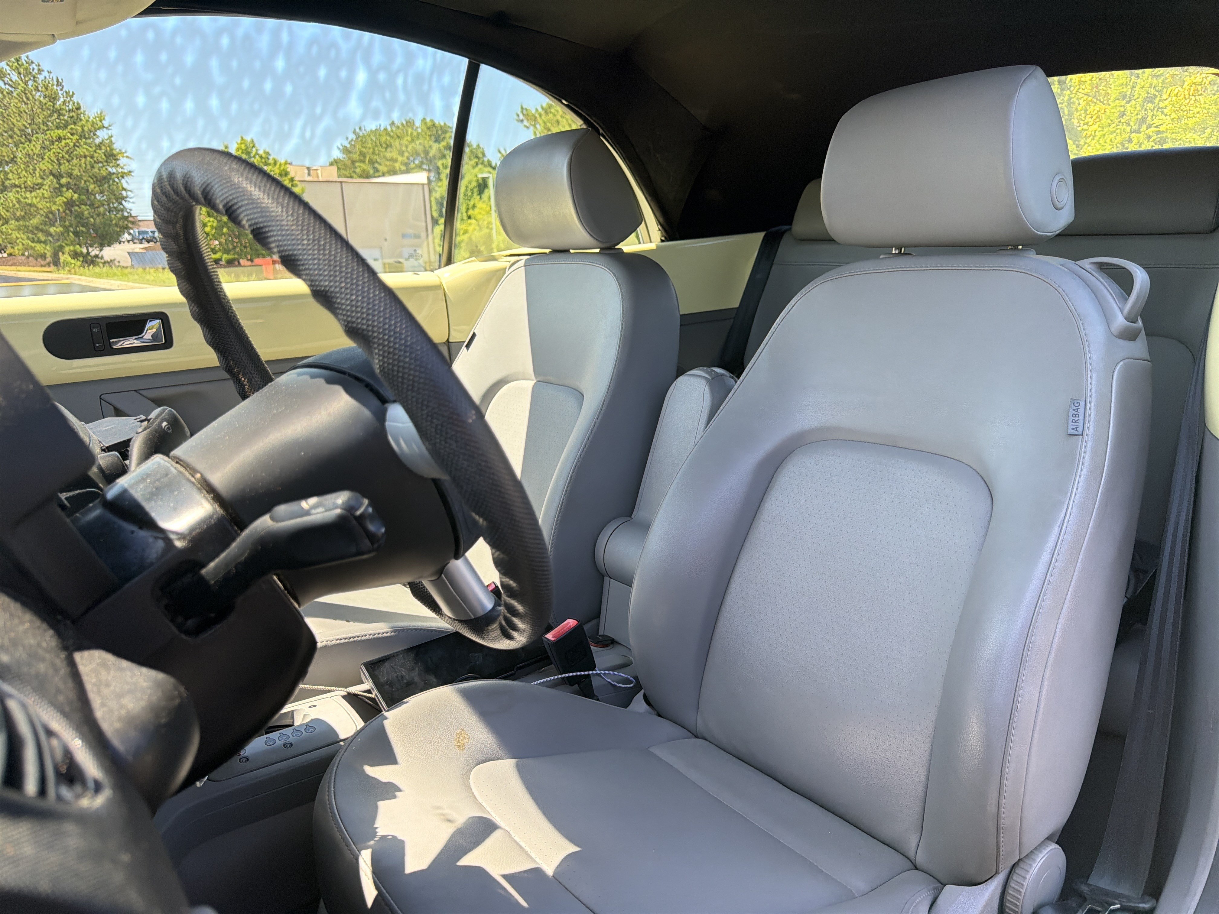 Used 2006 Volkswagen Beetle Convertible w/ Package 1 FWD image 7