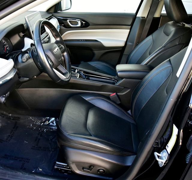 Used 2022 Jeep Compass Limited image 11