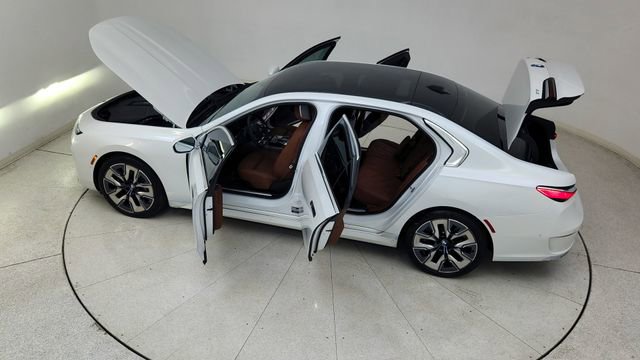 Used 2023 BMW i7 xDrive60 w/ Executive Package 2 image 90