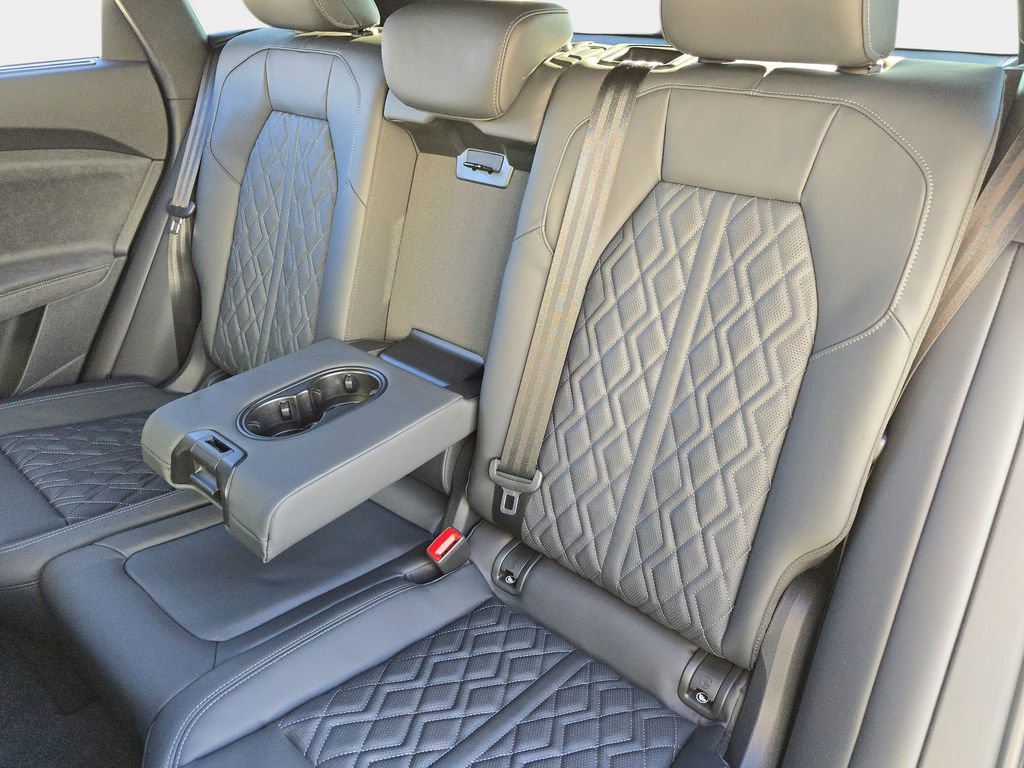 New 2025 Audi SQ5 Prestige image 14