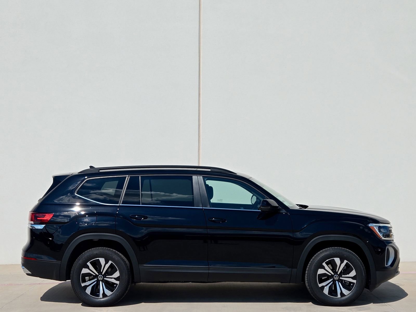 New 2026 Volkswagen Atlas SE image 4