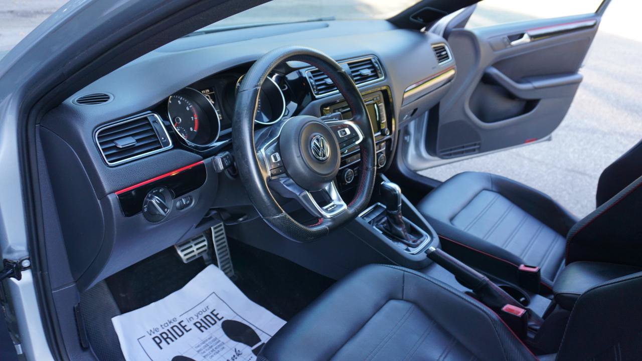 Used 2015 Volkswagen Jetta GLI SE FWD image 14