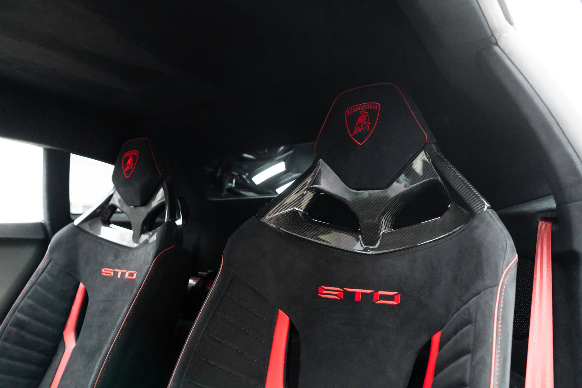 Used 2022 Lamborghini Huracan STO image 22