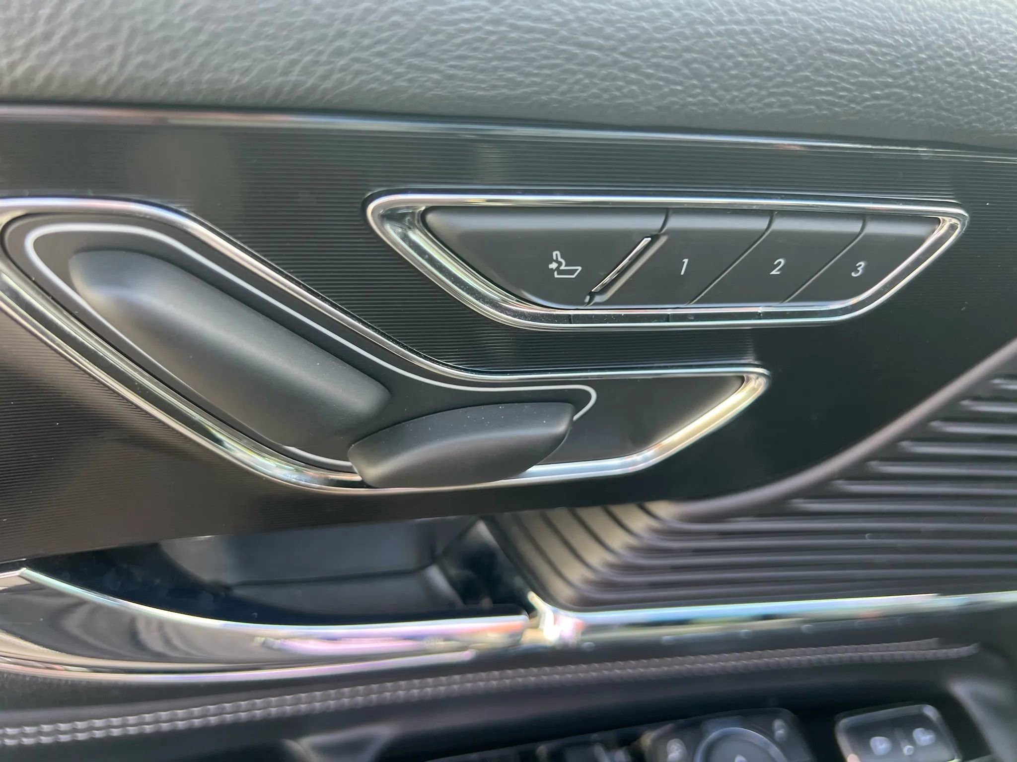 Used 2022 Lincoln Corsair AWD w/ Equipment Group 101A image 38