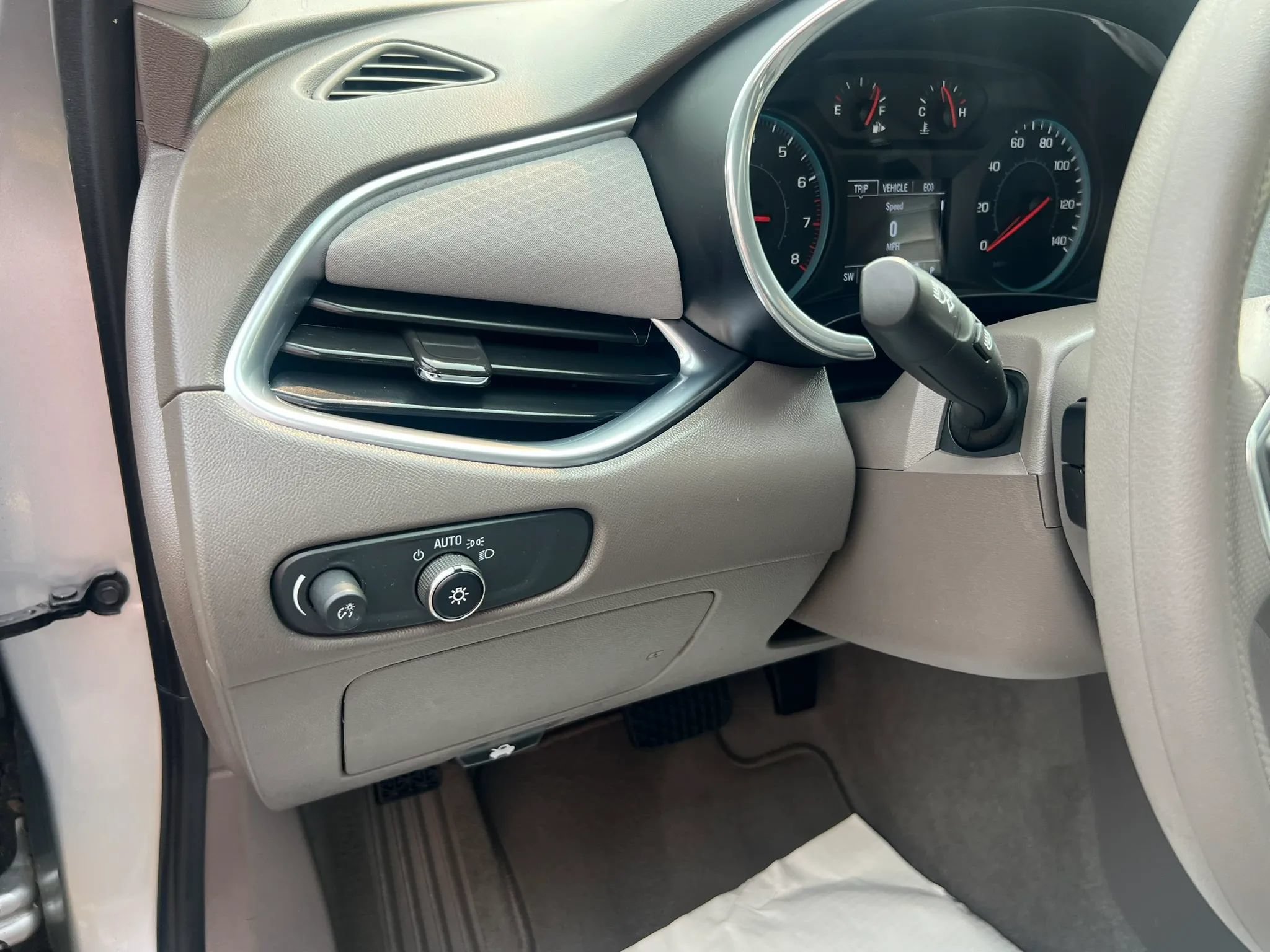 Used 2021 Chevrolet Malibu LT FWD image 12