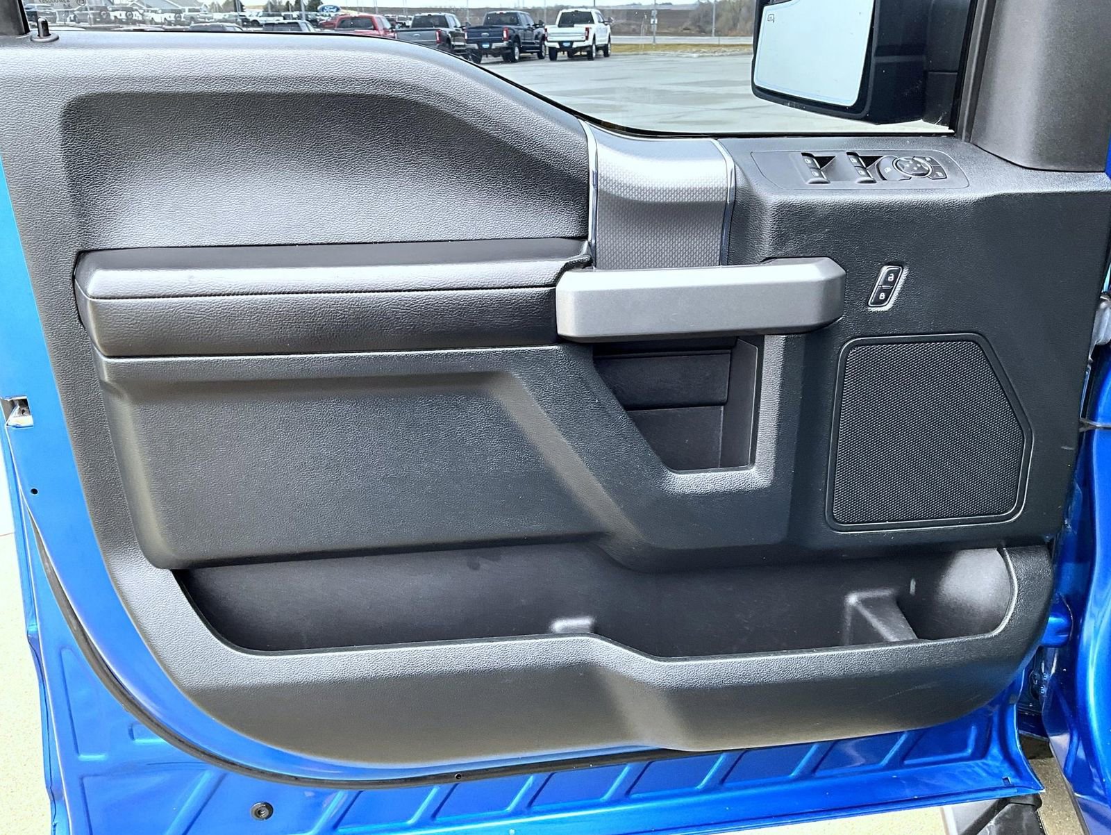 Used 2015 Ford F150 XLT w/ Equipment Group 301A Mid image 9