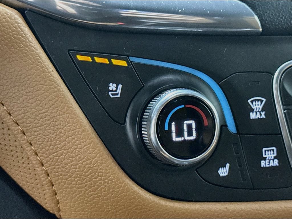 Used 2020 Chevrolet Equinox Premier FWD image 21