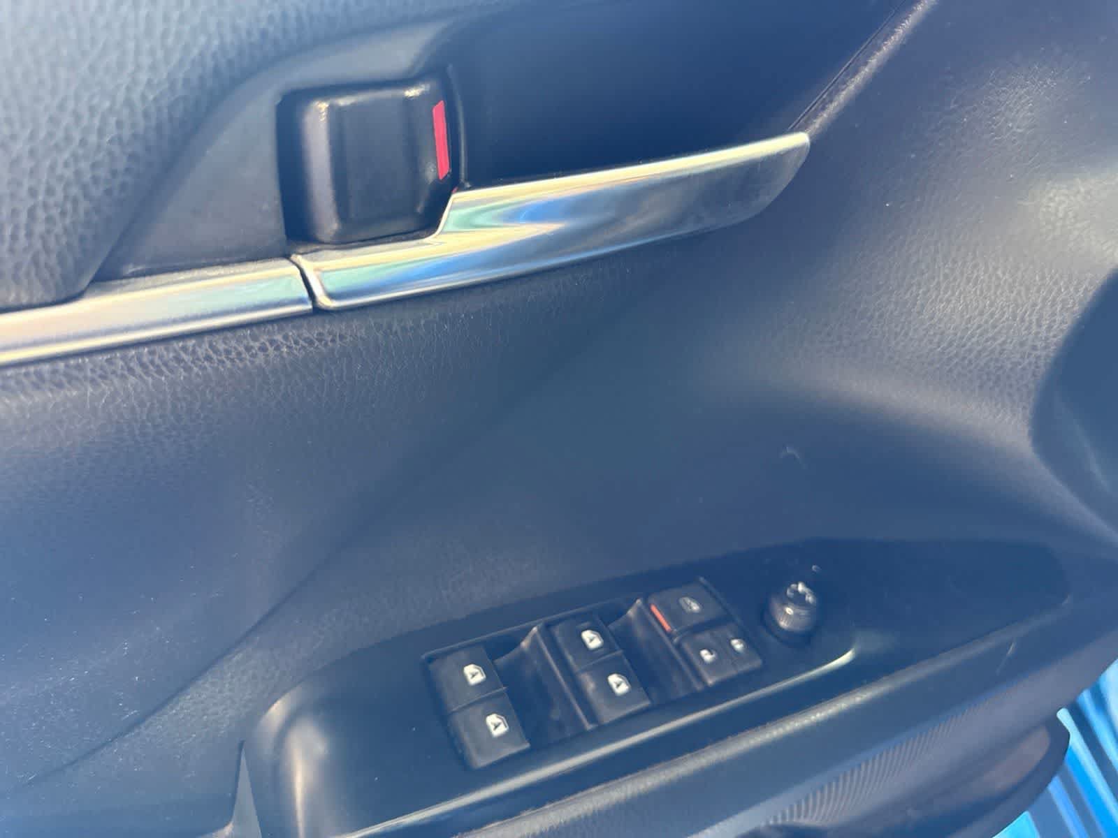 Used 2019 Toyota Camry SE w/ Carpet Mat Package FWD image 18
