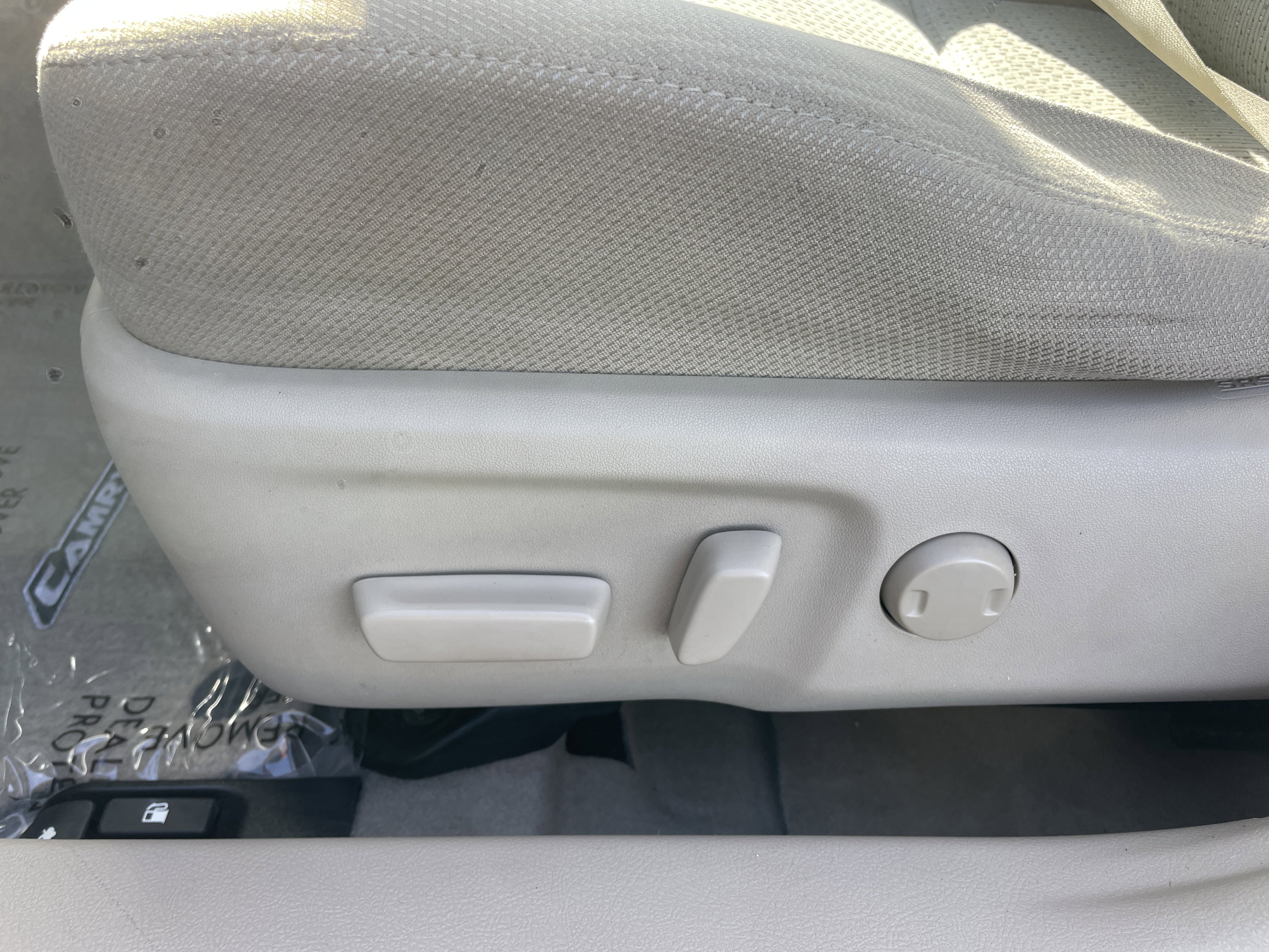 Used 2014 Toyota Camry XLE image 13