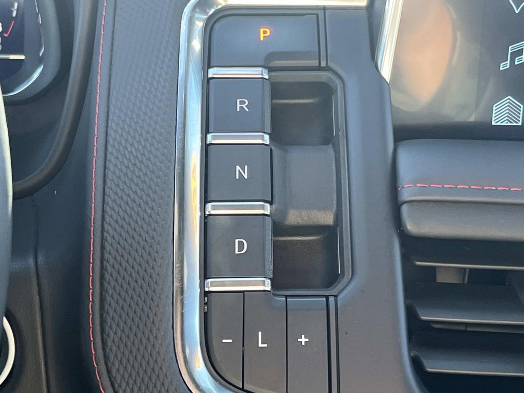 Used 2024 Chevrolet Suburban RST w/ Luxury Package image 28