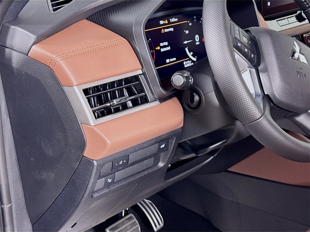 New 2025 Mitsubishi Outlander SEL image 10