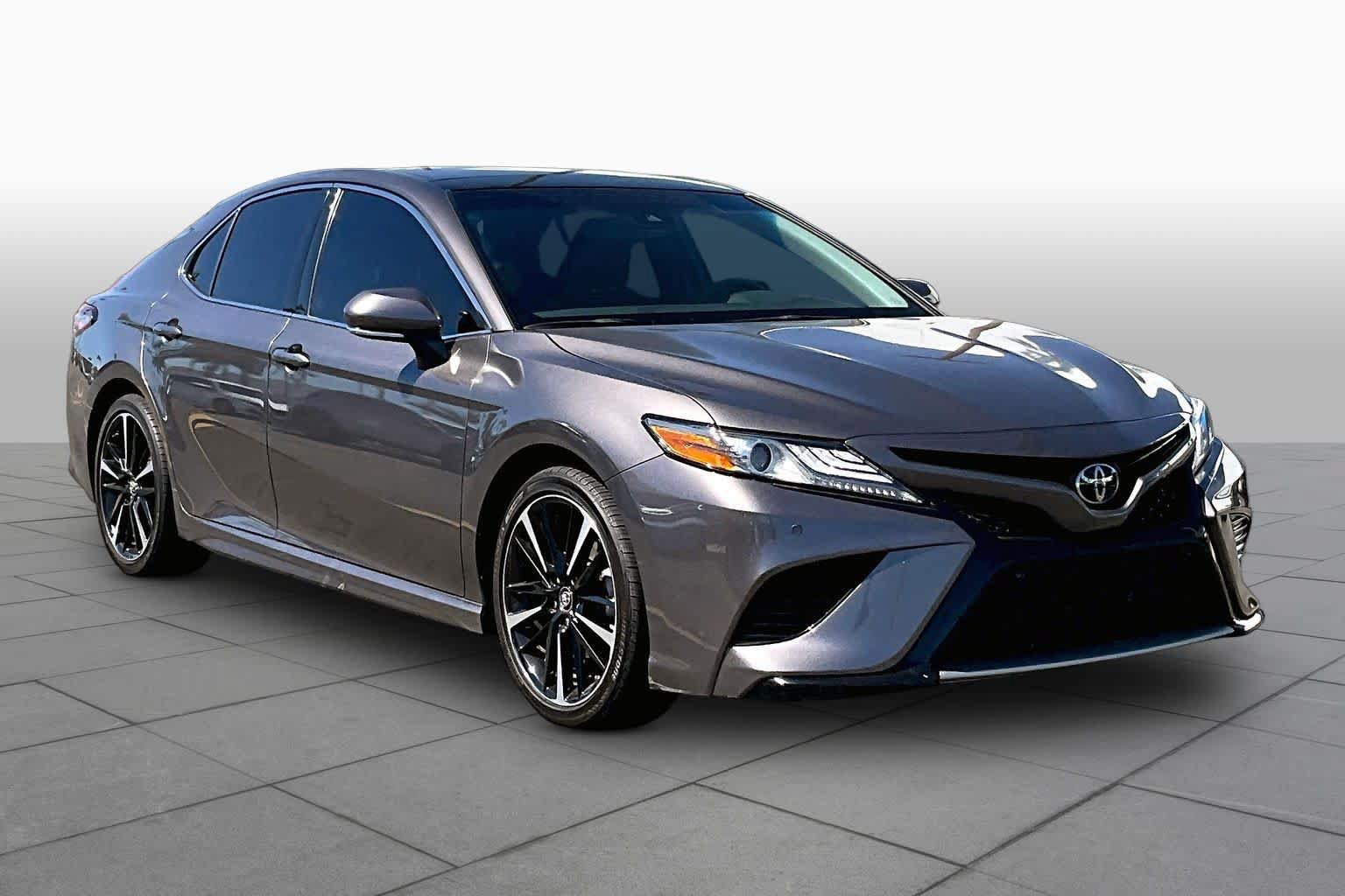 Used 2018 Toyota Camry XSE FWD image 2
