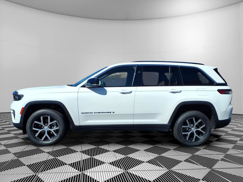 Used 2023 Jeep Grand Cherokee Limited AWD/4WD image 24