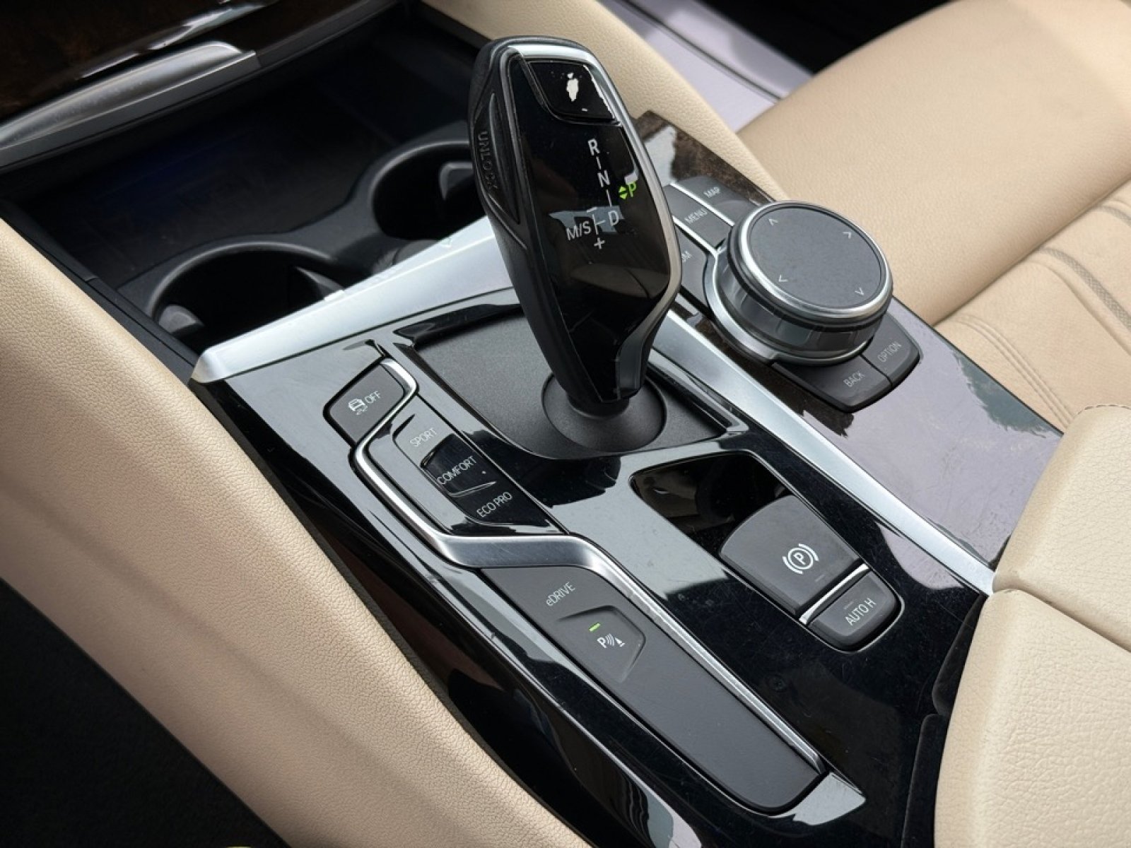 Used 2019 BMW 530e xDrive w/ Convenience Package AWD/4WD image 18