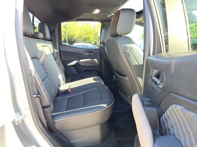 Used 2025 GMC Canyon Denali image 10