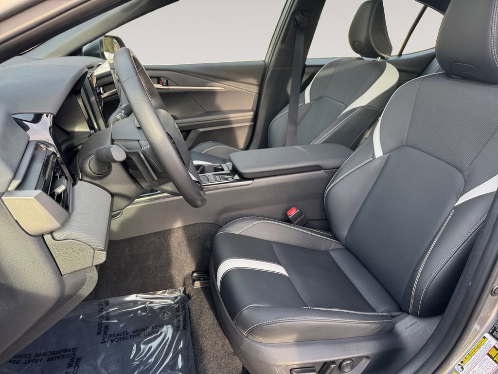 Used 2025 Toyota Camry SE w/ Multimedia Upgrade Package image 9