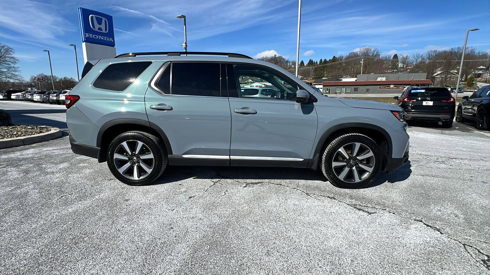 Used 2023 Honda Pilot Touring image 3