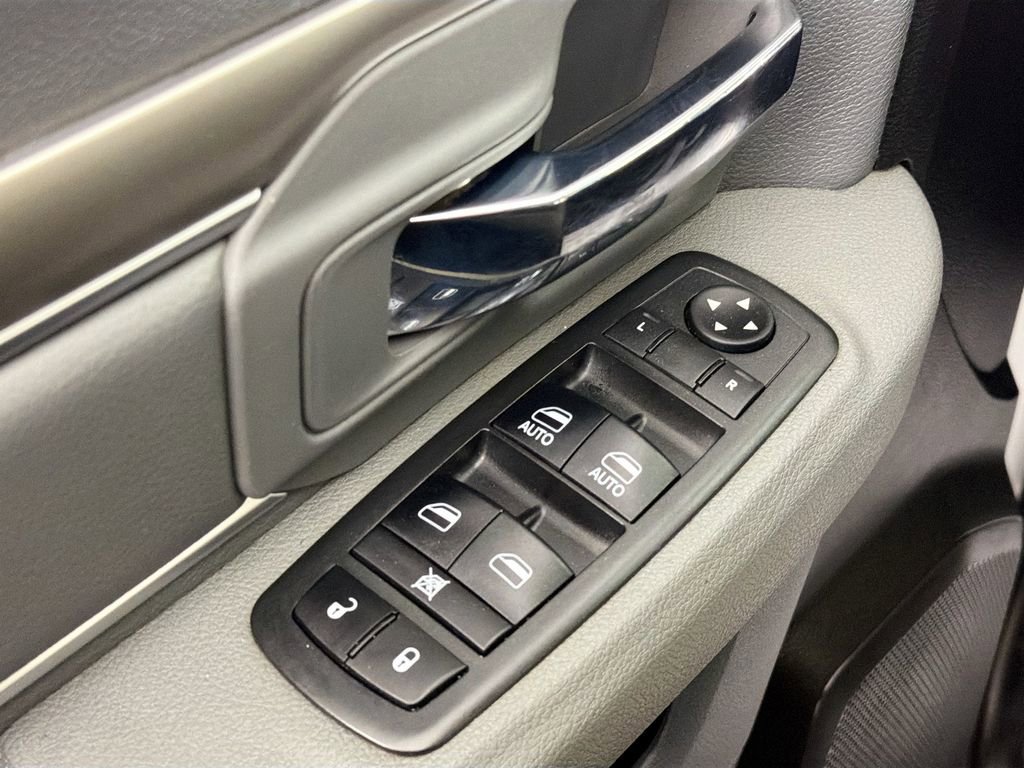 Used 2019 RAM 1500 Classic SLT image 17